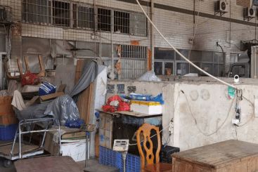 小型工廠倉庫消防隱患重重 電線亂拉、貨物亂堆、意識薄弱亟待整治